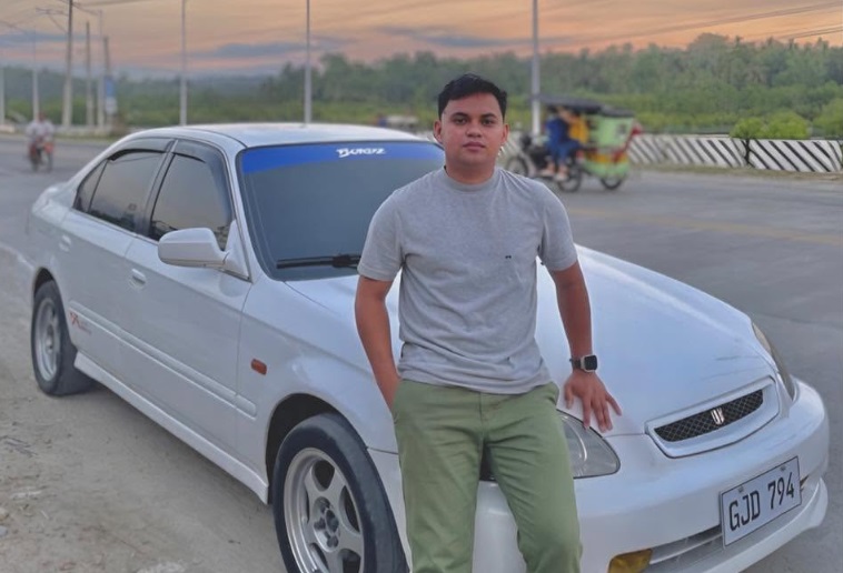Kinsa ang naa sa JayTech?